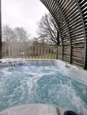 The Ness, Lodge with Hot Tub